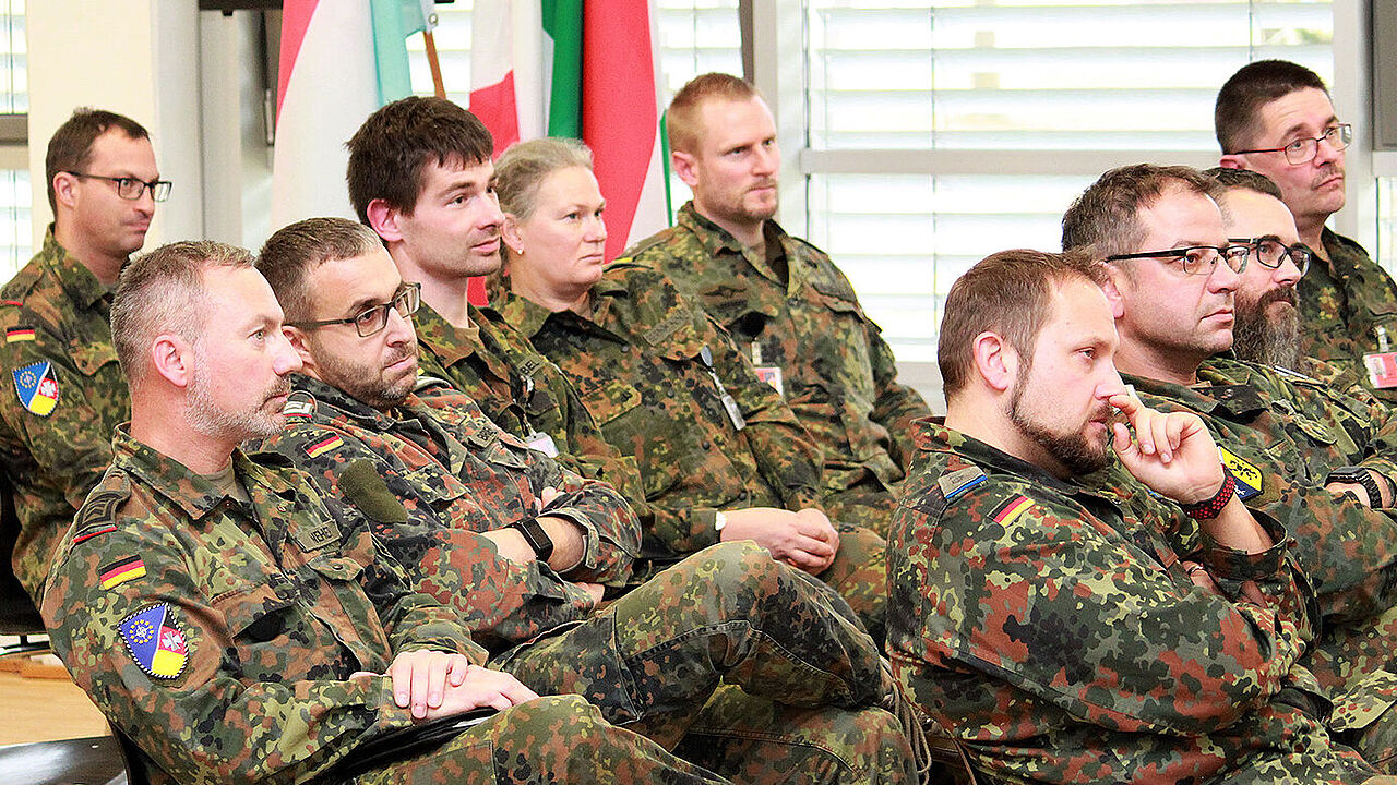Das Interesse der 40 Berufssoldaten an den angebotenen Themen war groß. Foto: DBwV/LV Süddeutschland