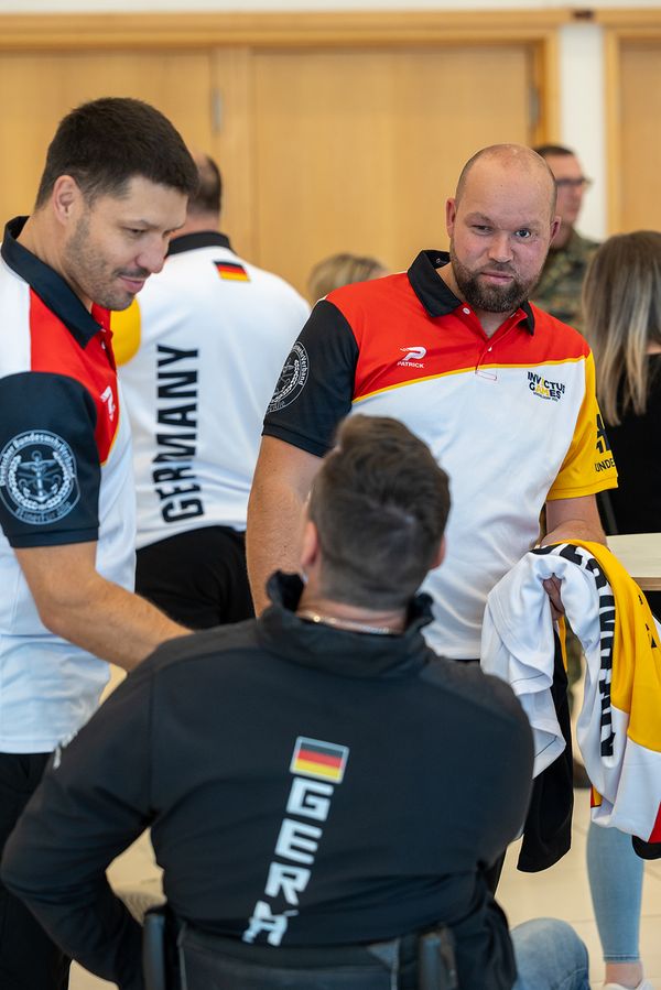 Die Wiedersehensfreude ist groß beim deutschen Invictus-Team, auch wenn erst wenige Wochen seit den Spielen in Düsseldorf vergangen sind. Foto: DBwV/Yann Bombeke