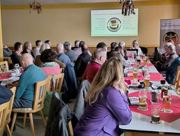 Mit großem Interesse nahmen die Mitglieder der KERH Memmingen die Informationen rund um das Thema Pflege auf. Foto: KERH Memmingen