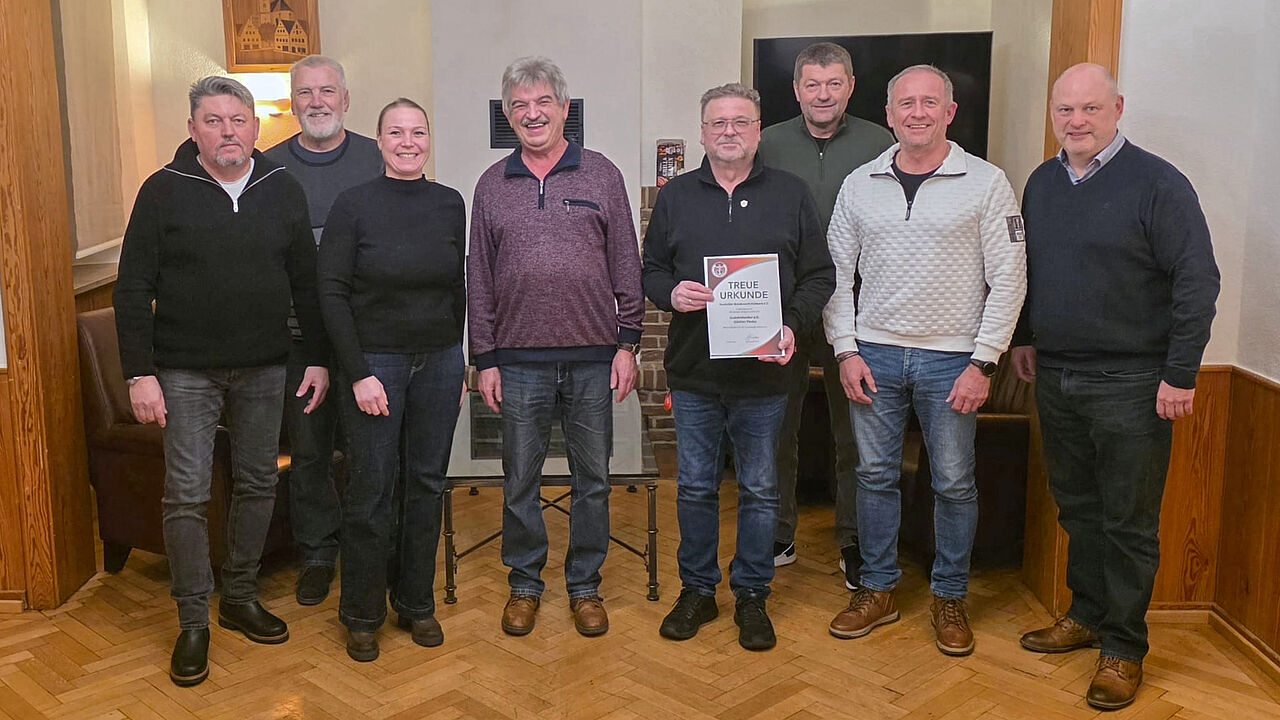 Die Mitglieder der KERH Weiden bestätigten ihren Vorstand unter Vorsitz von Oberstabsfeldwebel a.D. Werner Kandler und wählten Hauptfeldwebel d.R. Diana Männer neu ins Gremium. Foto: Georg Dötsch