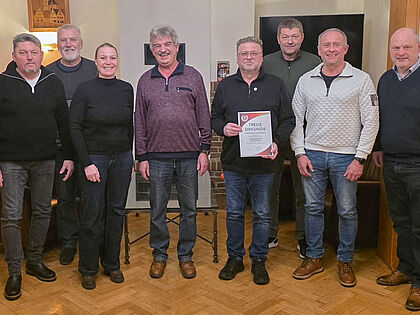 Die Mitglieder der KERH Weiden bestätigten ihren Vorstand unter Vorsitz von Oberstabsfeldwebel a.D. Werner Kandler und wählten Hauptfeldwebel d.R. Diana Männer neu ins Gremium. Foto: Georg Dötsch