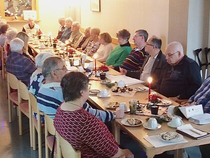 Zum gemütlichen Jahresabschluss trafen sich Anfang Dezember 2025 die Mitglieder der sKERH Cottbus. Foto: Hartmut von Steimker