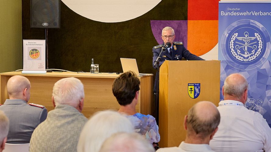 Zum Vortrag vom Kommandeur Landeskommando Baden-Württemberg, Oberst Thomas Köhring, kamen nahezu 70 Gäste von BundeswehrVerband, GSP-Ulm und DWT-Ulm. Foto: Ingo Kaminsky