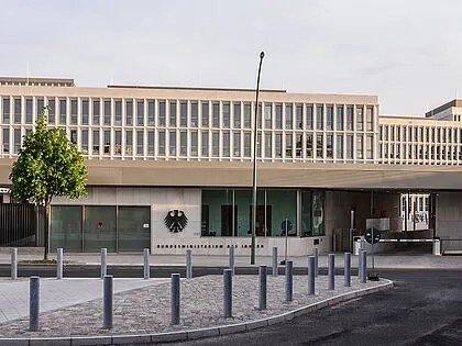 Das Verbändegespräch zur Novellierung der Bundeslaufbahnverordnung fand im Bundesministerium des Innern statt - der DBwV hat dabei die Interessen seiner Mitglieder vertreten. Foto: Wikipedia/Matti Blume