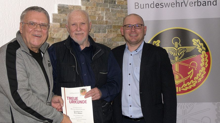 (v.l): KERH Vorsitzender Matthias Nickel, Jubilar Dieter Böhmer und Alexander Wirt. Foto: Bärbel Nickel