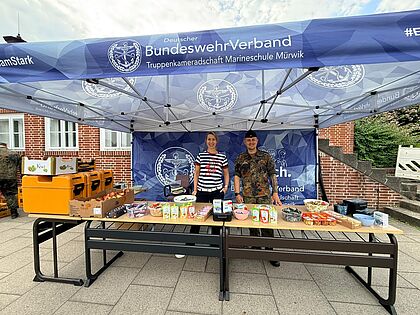 Gute Laune am Stand der Mürwiker Truppenkameradschaft. Foto: DBwV