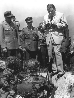 Franz Josef Strauß als Verteidigungsminister bei einem Manöverbesuch 1960. Foto: Wikipedia/Gemeinfrei