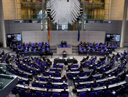 Bei der Gedenkstunde im Bundestag schilderte die Holocaust-Überlebende Inge Auerbacher ihren unfassbaren Lebensweg. Foto: DBT/Tobias Koch