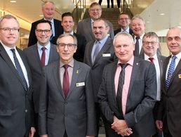 Teilnehmer des Gesprächs von Abgeordneten der CDU-Landtagsfraktion und Vertretern des Landesvorstands Süddeutschland mit Stv. Fraktionsvorsitzendem, Thomas Blenke (CDU) und Landesvorsitzendem Stabsfeldwebel a.D. Gerhard Stärk (vorn 2. und 3. v.l) Foto: DB