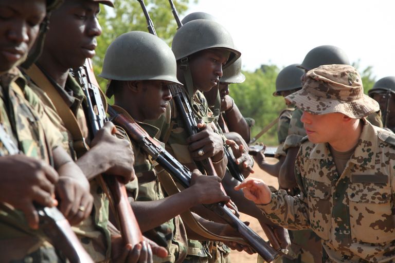 Schnell beginnt bei EUTM die ausbildung der malischen Soldaten. Bis zum Ende des Einsatzes wird die Bundeswehr rund 16.000 malische Sichjeheitskräfte ausbilden. Foto: Bundewehr/Sebastian Wilke