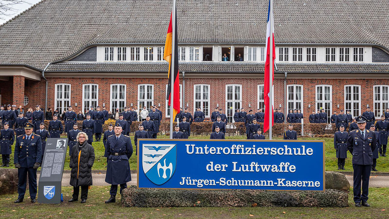 Der Sitz der Unteroffizierschule der Luftwaffe in Appen trägt nun den Namen von Jürgen Schumann. Foto: Luftwaffe/Twitter