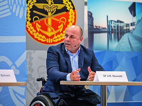 Bei einer Podiumsdiskussion des DBwV-Bildungswerkes im Mai zum Afghanistan-Einsatz war auch Stabsfeldwebel a.D. Stefan Deuschl dabei. Foto: DBwV/Bombeke