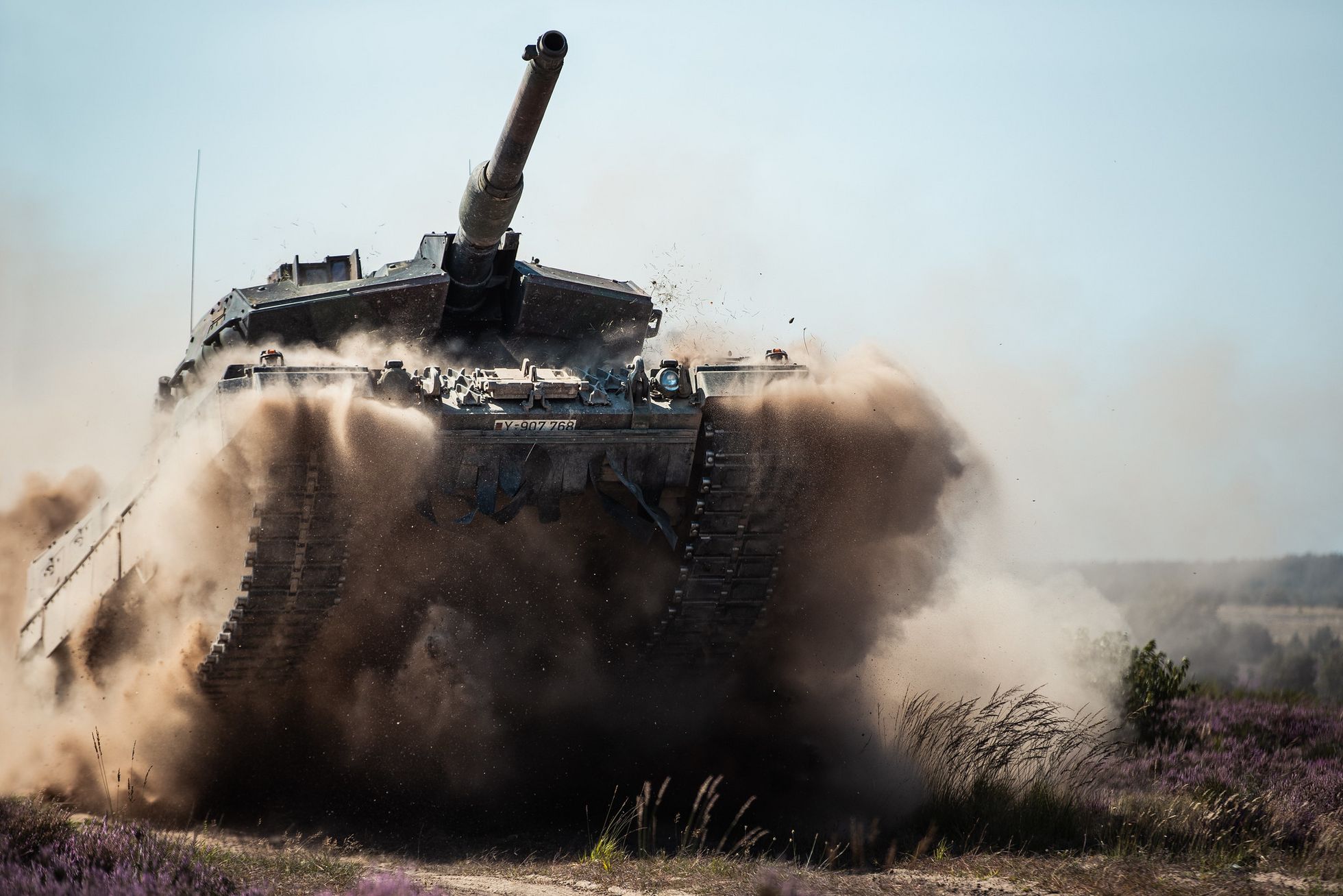 Deutschland schickt Leopard-Panzer in die Ukraine. Hier ein Modell des Typs Leopard 2A5 auf dem Gelände des Truppenübungsplatzes Altmark. Foto: Bundeswehr/Maximilian Schulz