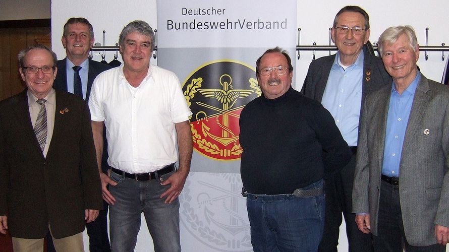 Mitglieder des Vorstands mit dem Vorsitzendem ERH im Landesverband, Oberstabsfeldwebel a.D. Bernhard Hauber (2. v. l.). Foto: DBwV