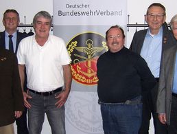 Mitglieder des Vorstands mit dem Vorsitzendem ERH im Landesverband, Oberstabsfeldwebel a.D. Bernhard Hauber (2. v. l.). Foto: DBwV