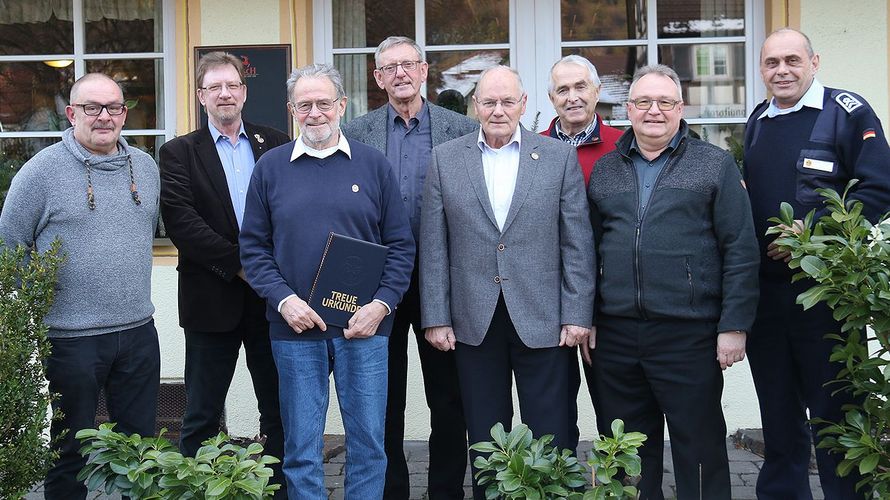 (v.l.): Klaus Willmes, Frank Haufe, Peter Fickler, Lothar Rehder, Günter Burkhart, Adolf Böhm, Jörg Lagershausen, Matthias Schneider. Foto: DBwV/ Winfried Rimmele