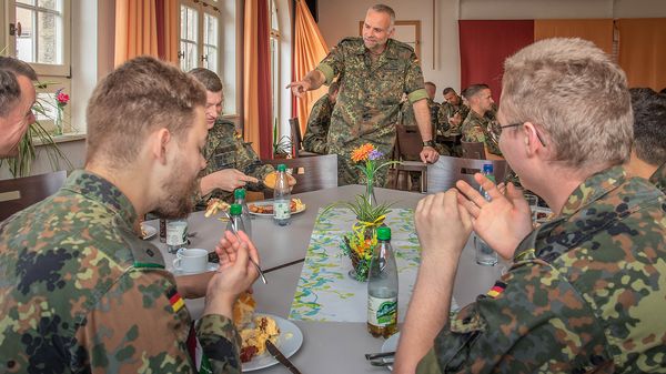 Sich auszutauschen und Neues zur Verbandsarbeit zu erfahren sind Gründe für den regen Zuspruch für das Truka-Frühstück, so Vorsitzender Hauptmann Steffen Naumann. Foto: Christoph Orth