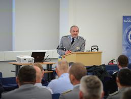 Bei der BS-Tagung des Landesverbandes nahm sich Landesvorsitzender Oberstleutnant a.D. Josef Rauch den sicherheitspolitischen Herausforderungen mit ihren Auswirkungen auf die Bundeswehr aus Sicht des DBwV an. Foto: IK