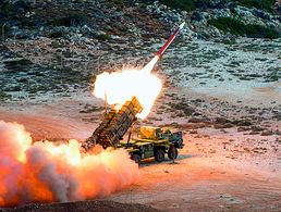 Das Flugabwehrraketengeschwader 1 „Schleswig-Holstein“ trainiert das Taktische Schießen des Waffensystems Patriot auf der NATO-Missile Firing Installation auf Kreta. Foto: Bundeswehr/Ekmekcibasi