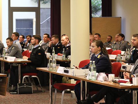 Rund 50 Soldatinnen und Soldaten waren bei der Mannschaftstagung des DBwV in Berlin dabei. Foto: DBwV/Flachsmeier
