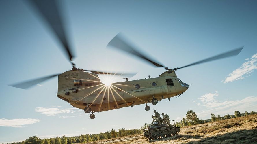 CH-47F Chinook der U.S. Army bei der NATO-Übung Green Griffin im Jahr 2021 auf dem Truppenübungsplatz Klietz. Foto: Bundeswehr/Jana Neumann