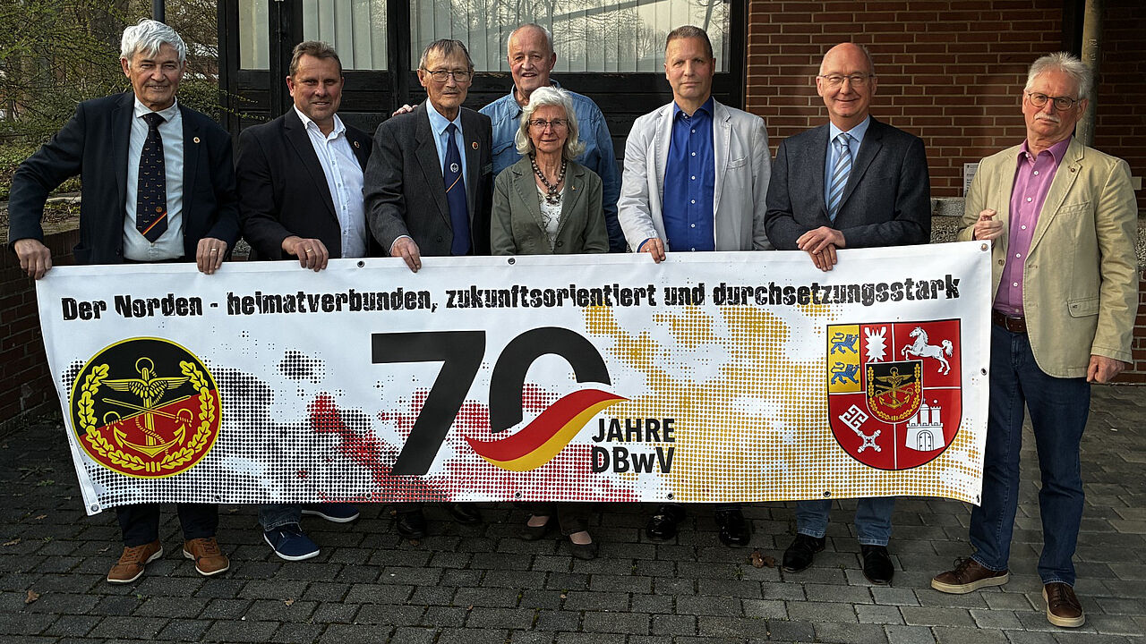 Die Führung der ERH-Kameradschaft Hannover mit ihrem Vorsitzenden Oberst a.D. Ortwin Timm (l.) und dem Bezirksvorsitzenden 5, Hauptmann a.D. Rainer Barz (2.v.l.). Foto: LV Nord