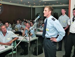 In der Fragerunde des letzten Parlaments der Wehrpflichtigen im Juni 2010 nehmen die Delegierten kein Blatt vor den Mund. Foto: DBwV