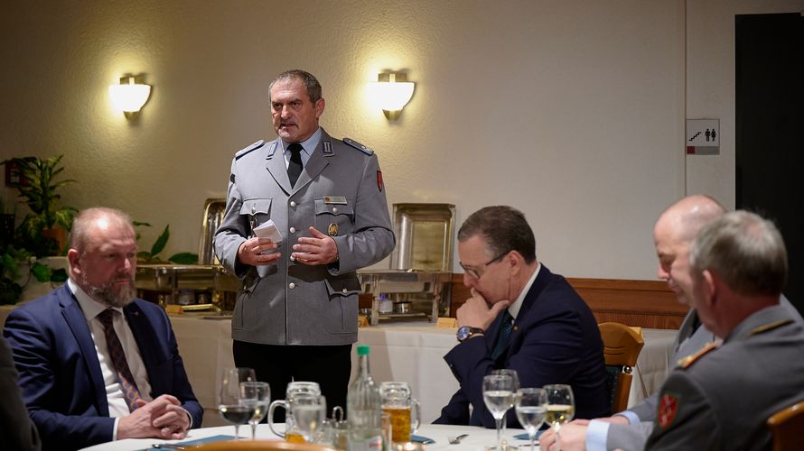 Beim Regionalempfang in Veitshöchheim: Landesvorsitzender Oberstleutnant a.D. Josef Rauch, Würzburger Landrat Thomas Eberth, Erster Bürgermeister Jürgen Götz. Foto: Ingo Kaminsky