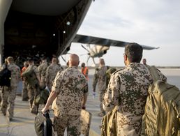 In wenigen Wochen ist der Abzug der Bundeswehr aus Afghanistan abgeschlossen. Bei seinem aktuellen und vermutlich letzten Besuch im Camp Marmal fand General Eberhard Zorn ein weitgehend leeres Feldlager vor. Foto: Bundeswehr/Tosten Kraatz