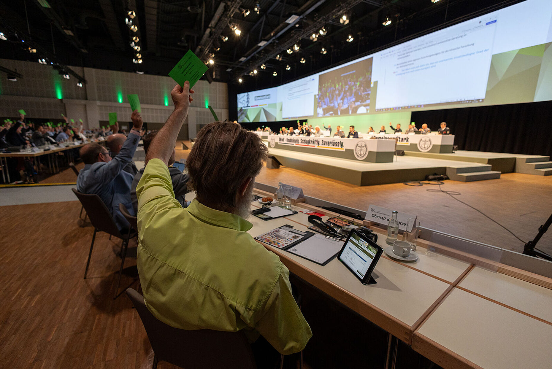 Zahlreiche Anträge standen zur Abstimmung. Foto: DBwV/Yann Bombeke 