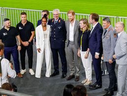 Prinz Harry und die anderen Teilnehmer der Pressekonferenz anlässlich der Startschussveranstaltung für die Invictus Games Düsseldorf 2023  picture alliance/Geisler-Fotopress/Robert Schmiegelt