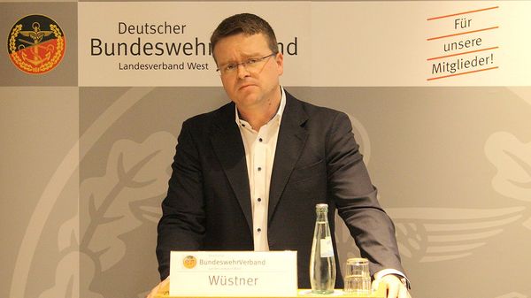 Oberstleutnant Wüstner während seines Vortrages Foto: DBwV LV West
