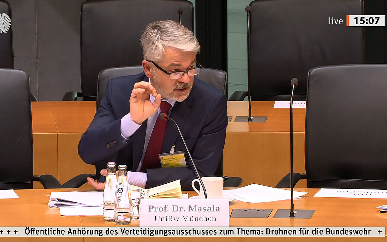 Prof. Dr. Carlos Masala von der Universität der Bundeswehr München schließt einen völkerrechtswidrigen Einsatz von bewaffneten Drohnen durch Deutschland aus. Screenshot: DBwV