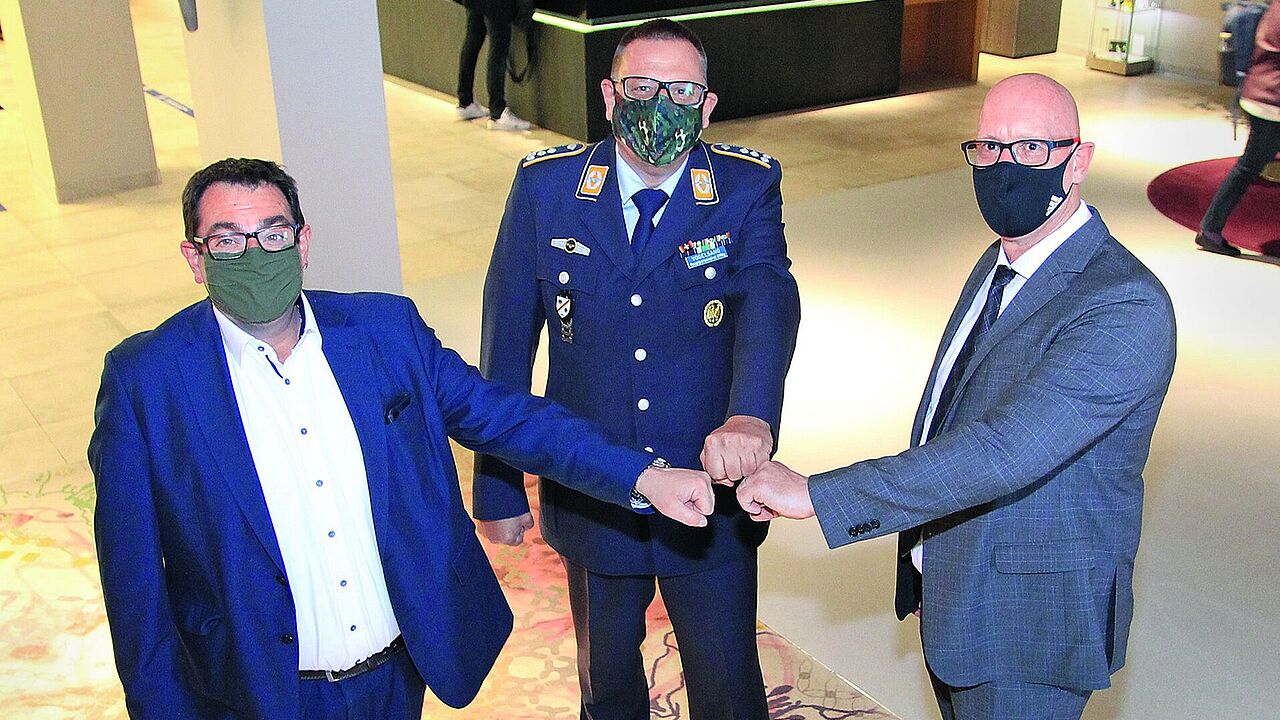 Die HPR-Vorsitzenden (v. l.): Torsten Schmidt (1. Stellvertreter, Verdi), Stabshauptmann Martin Vogelsang (DBwV) als Vorsitzender und Regierungsoberamtsrat Stefan Tittes-Deblon (2. Stellvertreter; VBB). Foto: DBwV/Hahn