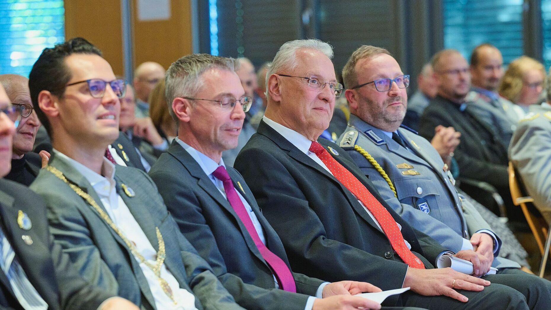 Prominente Gäste beim Festakt zum 70-jährigen Bestehen der Standortkameradschaft München (v.l.): Stadtrat Laurenz Kiefer, DBwV-Justitiar und Festredner Christian Sieh, Bayerns Innenminister Joachim Herrmann sowie StoKa-Vorsitzender Stabsfeldwebel Mirko Lange. Foto: Ingo Kaminsky