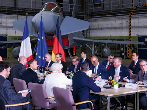 Die jüngste Sitzung des Deutsch-Französischen Verteidigungs- und Sicherheitsratsrats fand beim Taktischen Luftwaffengeschwader 31 in Nörvenich statt. Foto: Picture-Alliance/REUTERS/Thilo Schmuelgen