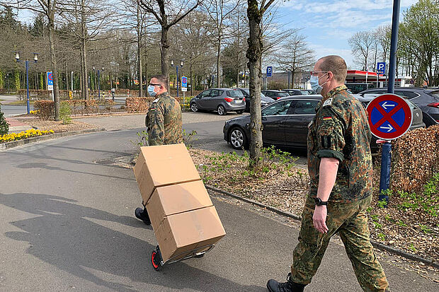 Eine besondere Lieferung des DBwV kam auch am Bundeswehrkrankenhaus Westerstede an. Foto: DBwV