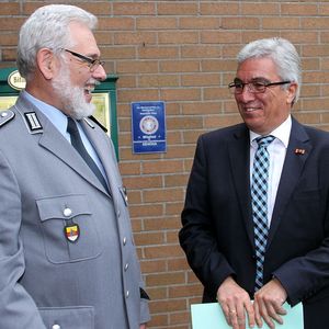 Der Landesvorsitzende Thomas Sohst begrüßt den Minister für Inneres und Sport des Landes Rheinland-Pfalz, Roger Lewentz. Foto: DBwV