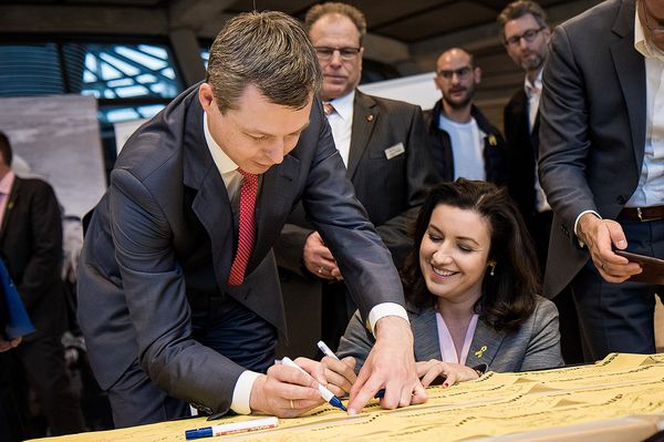 Thomas Silberhorn (l.), CSU, Parlamentarischer Staatssekretär im BMVg. Foto: DBwV/Scheurer