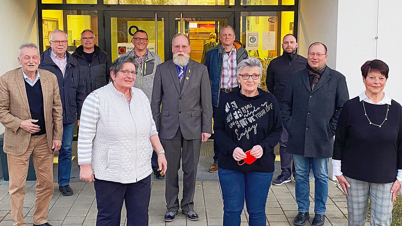 Mitglieder des neuen Vorstands der Kameradschaft ERH Ingolstadt mit Vorsitzendem Erwin Kothmayr (5.v.l.). Foto: KERH Ingolstadt