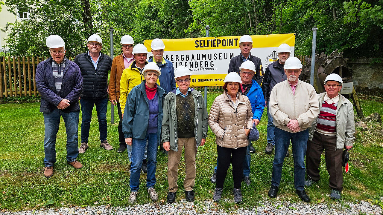 Eine kleine Gruppe der Schongauer Kameradschaft ERH besuchte im Mai 2025 das Bergbaumuseum in Peißenberg. Fotos: HHR