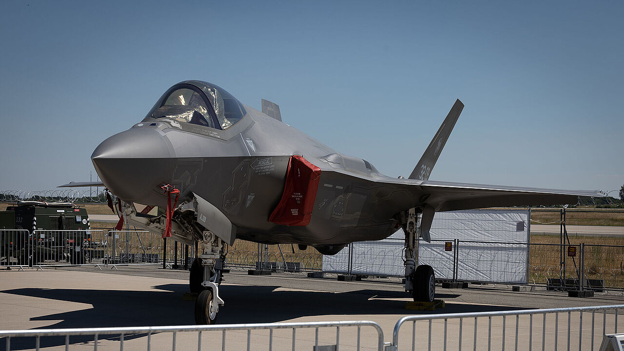 Projekte, die aus dem Sondervermögen finanziert werden, wie etwa die Beschaffung von F-35-Kampfjets für die Luftwaffe, sind nicht von der Haushaltssperre des Finanzministeriums betroffen. Archivfoto: DBwV/Yann Bombeke