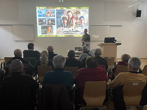 Mehr als 50 Personen haben dem Stellvertreter des Bundesvorsitzenden mehr als zwei Stunden zugehört. Foto: DBwV