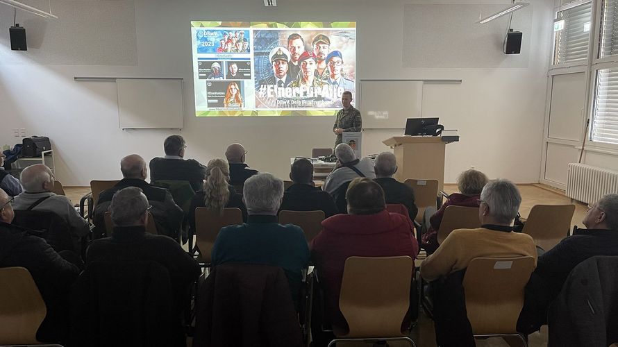 Mehr als 50 Personen haben dem Stellvertreter des Bundesvorsitzenden mehr als zwei Stunden zugehört. Foto: DBwV