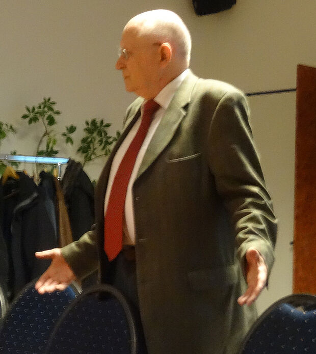 Prof. Dr. Dr. Klose bei seinem Vortrag Foto: KERH