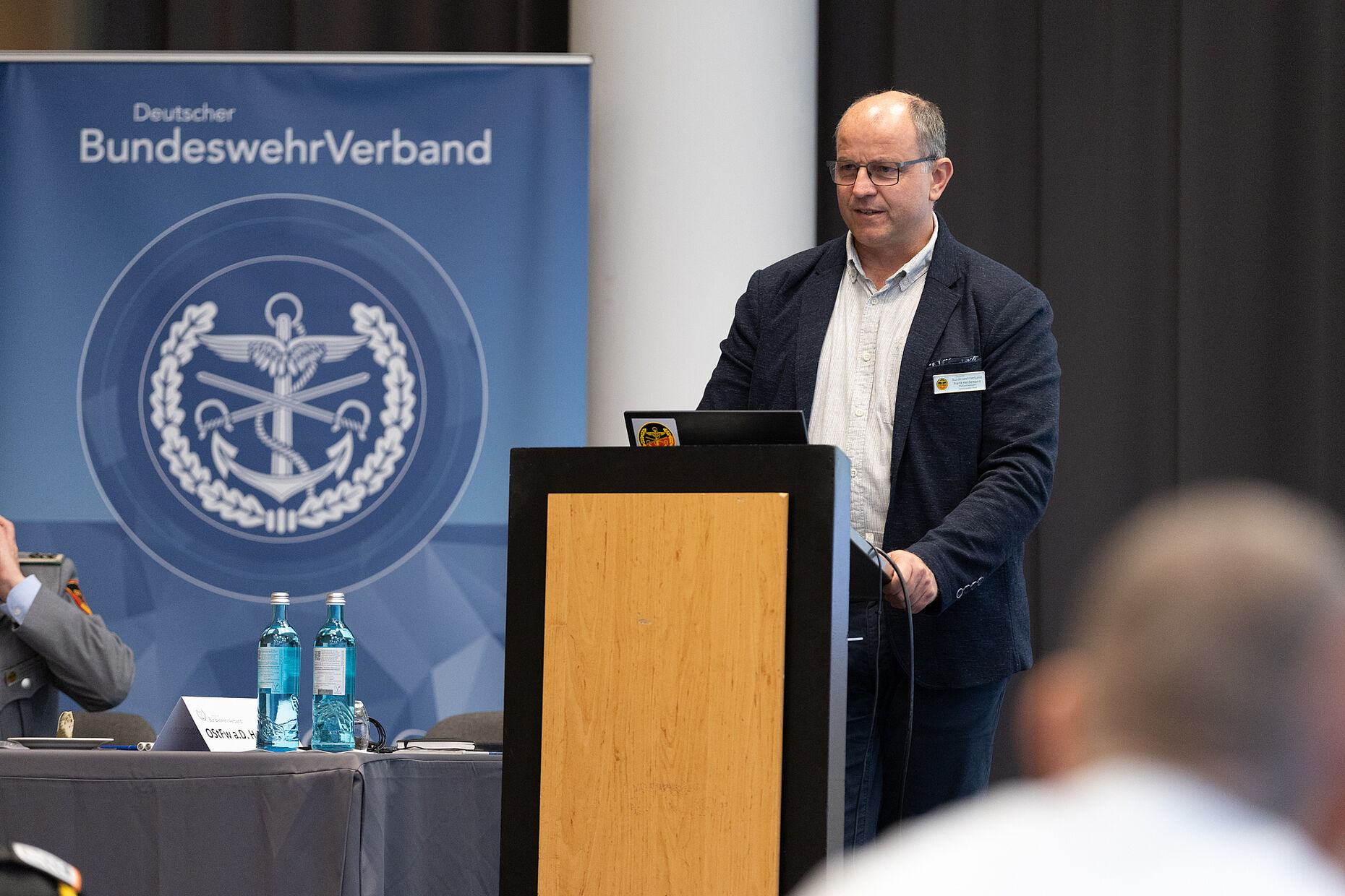 Oberstabsfeldwebel a.D. Frank Heidemann, stellv. Vorsitzender Heer im DBwV machte deutlich: „Positionen, die der Verband für die Stärkung der Unteroffzierlaufbahn entwickelt, müssen TSK- und Org übergreifend sein, sie sollen für möglichst viele und bestenfalls für alle Vorteile und sozialen Fortschritt bringen und damit mehr Dienstzufriedenheit, die wir mehr denn je brauchen." Foto: DBwV/Sarina Flachsmeier