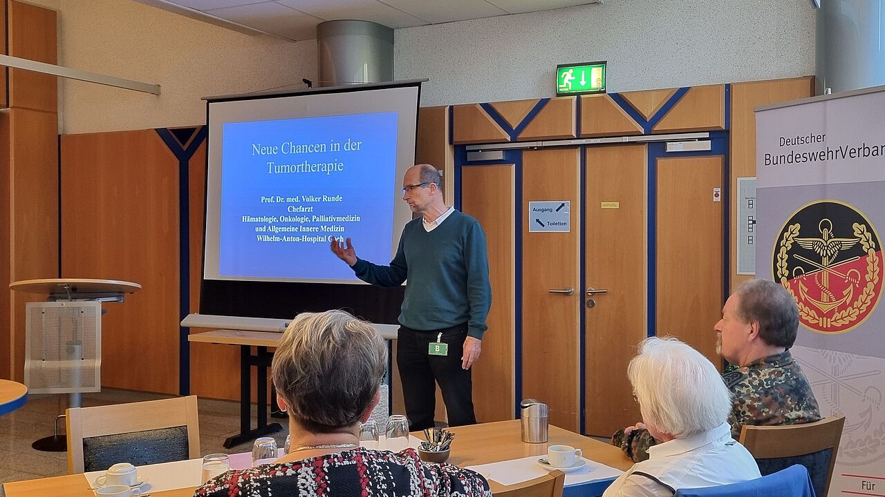 Einen spannenden und lebendigen Vortrag hielt Professor Dr. Volker Runde vor den Mitgliedern der KERH Unterer Niederrhein in Kalkar. Foto: KERH Unterer Niederrhein