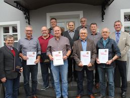 Die geehrten Mitglieder der Kameradschaft mit Oberstabsfeldwebel a.D. Bernhard Hauber (r.) Foto: DBwV