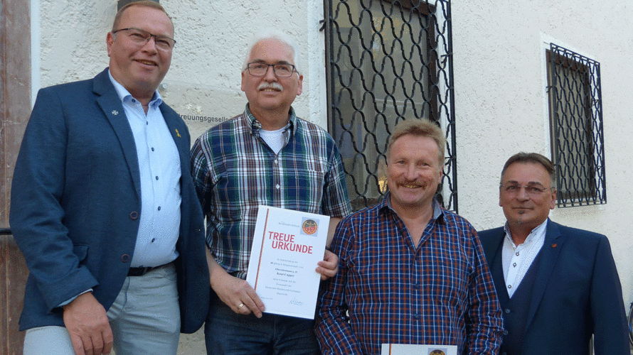 Nach der Ehrung (v.l.): Alfred Veit, Knut Cappey, Rudolf Hofweber und Franz Jung. Foto: Andreas Hamann 