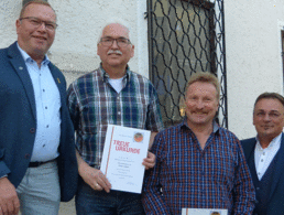 Nach der Ehrung (v.l.): Alfred Veit, Knut Cappey, Rudolf Hofweber und Franz Jung. Foto: Andreas Hamann 